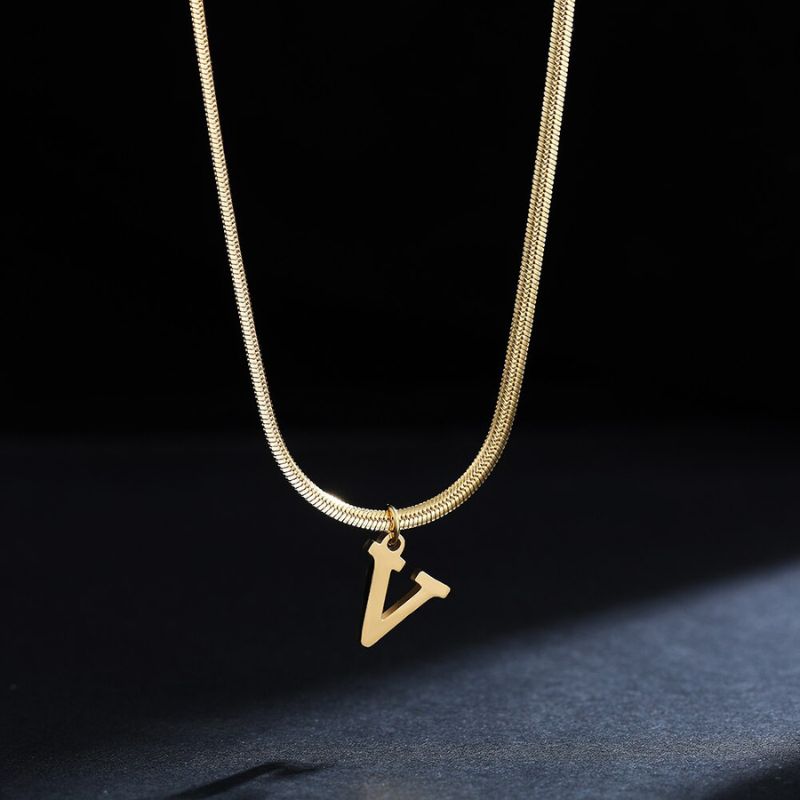 Colar com Pingente Inicial Banhado em Ouro 18k