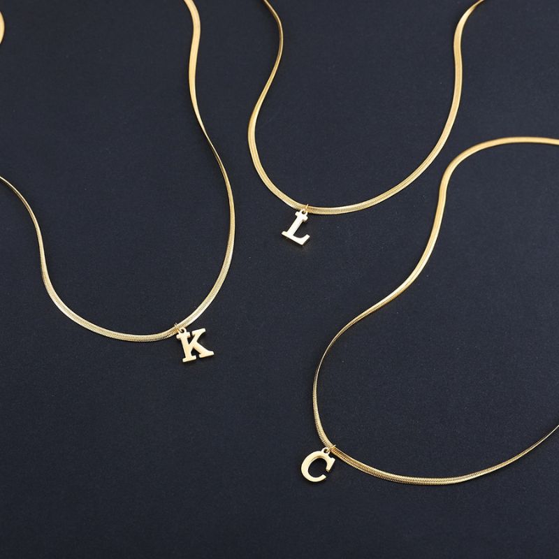 Colar com Pingente Inicial Banhado em Ouro 18k