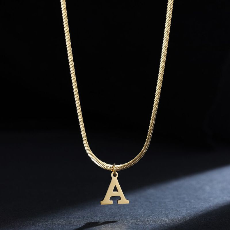 Colar com Pingente Inicial Banhado em Ouro 18k