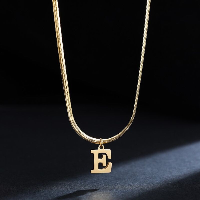 Colar com Pingente Inicial Banhado em Ouro 18k