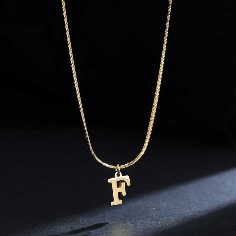 Colar com Pingente Inicial Banhado em Ouro 18k