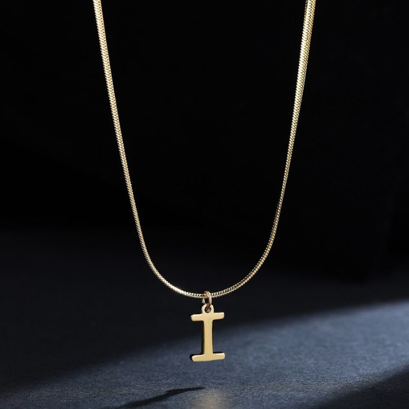Colar com Pingente Inicial Banhado em Ouro 18k