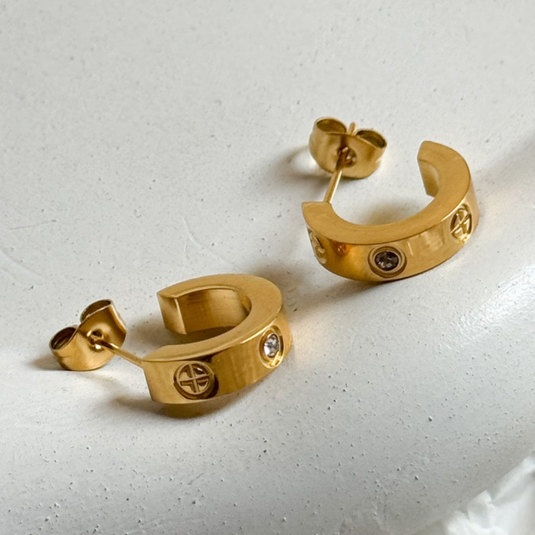 Brinco Clássico Banhado em Ouro 18K
