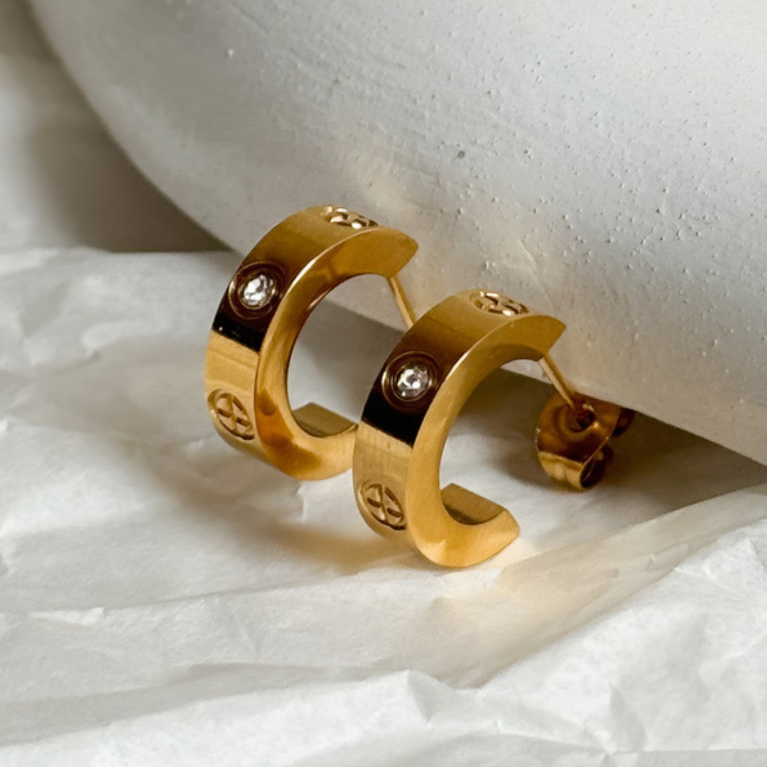Brinco Clássico Banhado em Ouro 18K