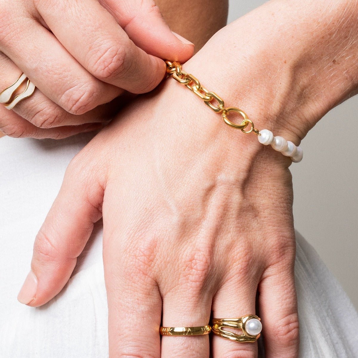 Pulseira Mix com Pérola Banhado em Ouro 18k
